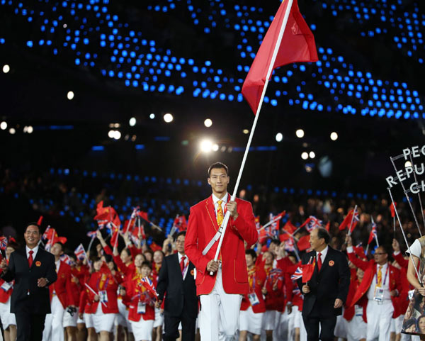 Yi Jianlian leads Chinese delegation into Olympics opening ceremony