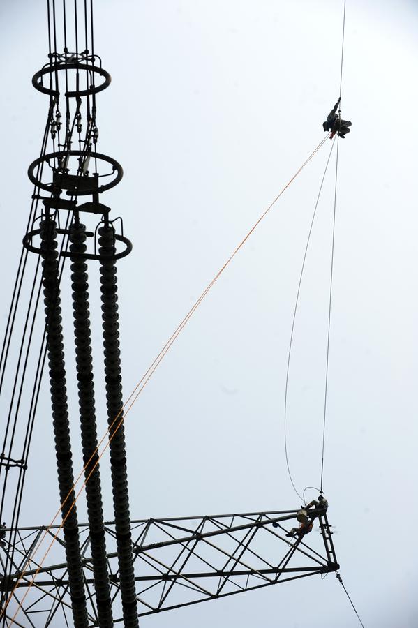 High wire and high voltage in Hubei