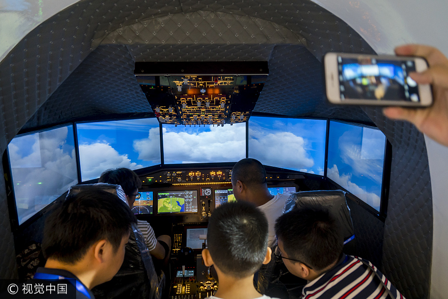 C919 flight simulator debuts at Shanghai expo