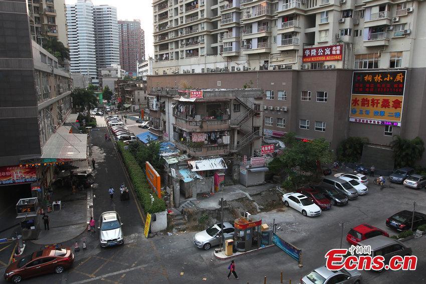 'Nail houses' amid skyscrapers in S China