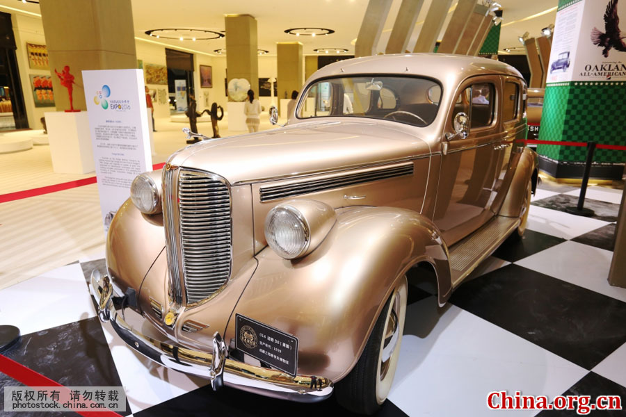 Classic cars at Sanya tourism trade expo