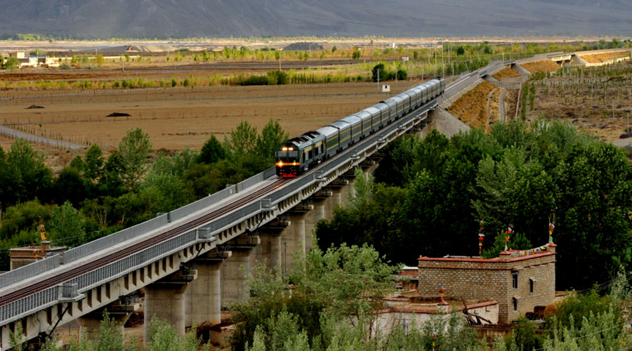 Travelling on the Qinghai-Tibet railway