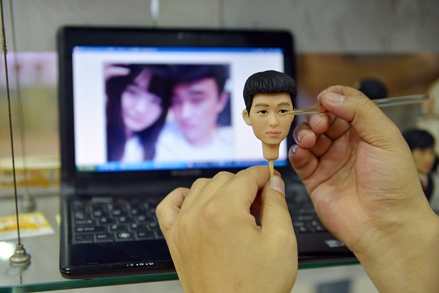 Dough figurine artist creates mini-mes for loving couples at Qixi festival