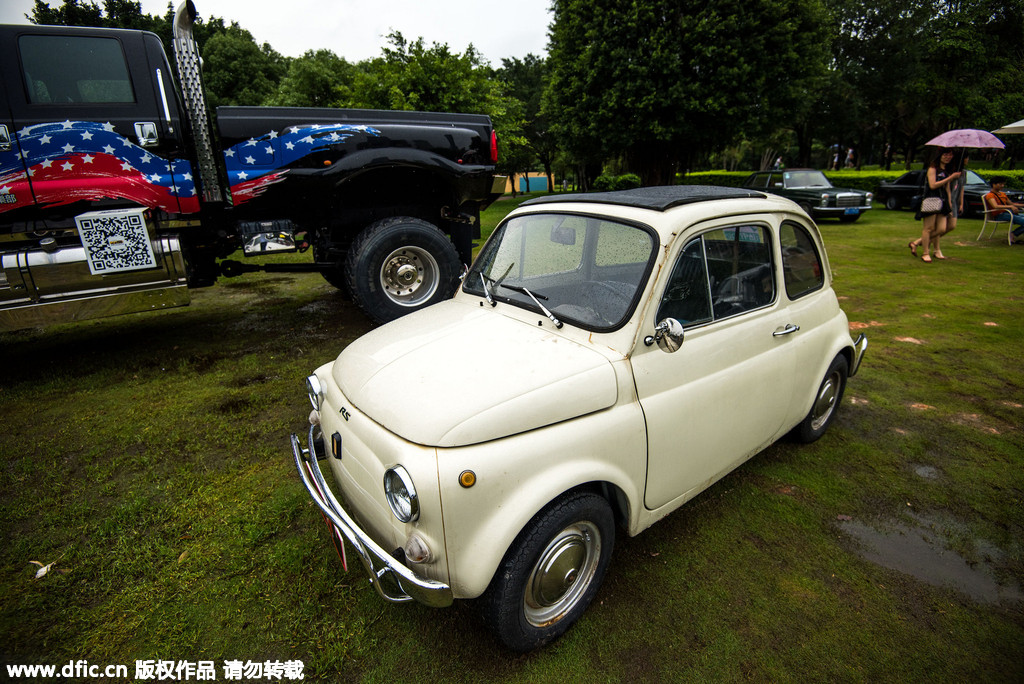 Vintage cars dazzle in Shenzhen