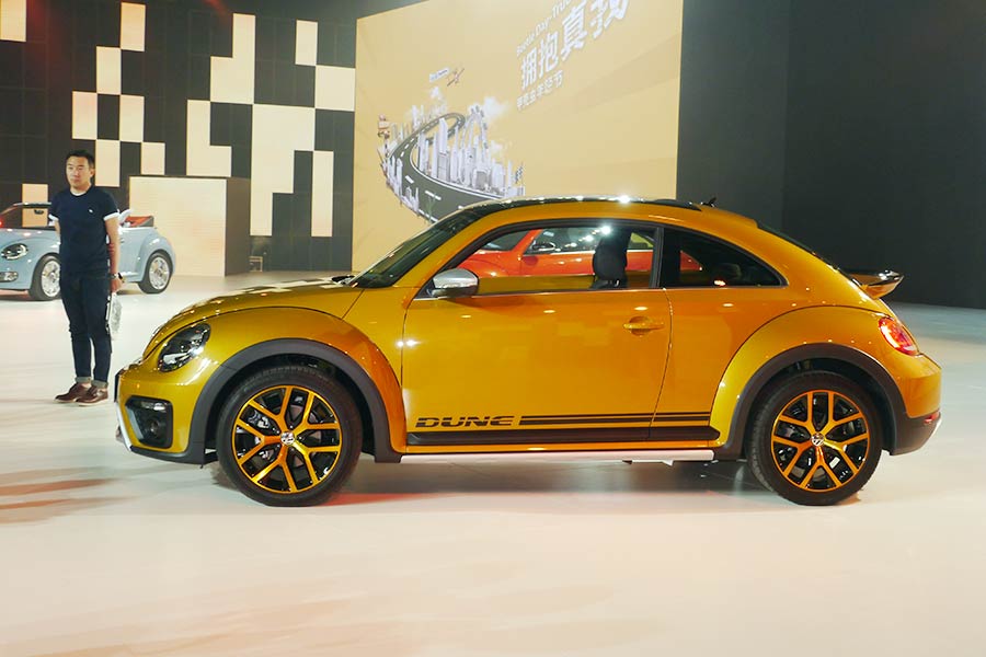 Lu Han excites VW Beetle Dune launch