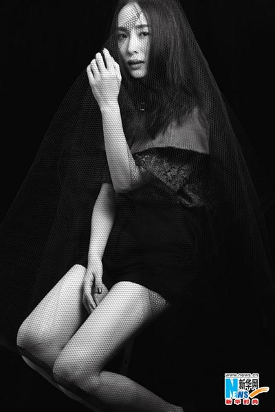 Jiang Yiyan in black-and-white portraits