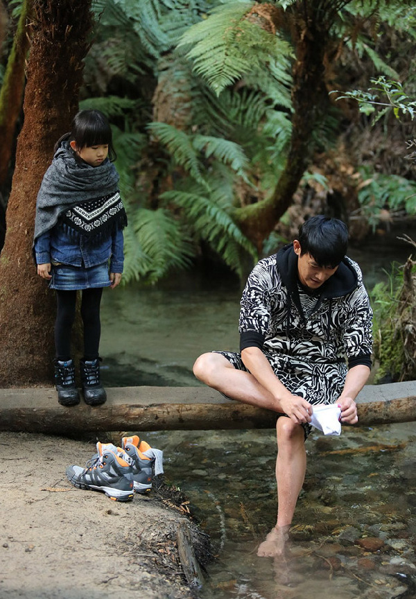 Happy moments of actor Lu Yi with his daughter