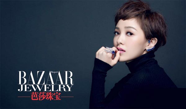 Elegant Amber Kuo pose with fine jewelry