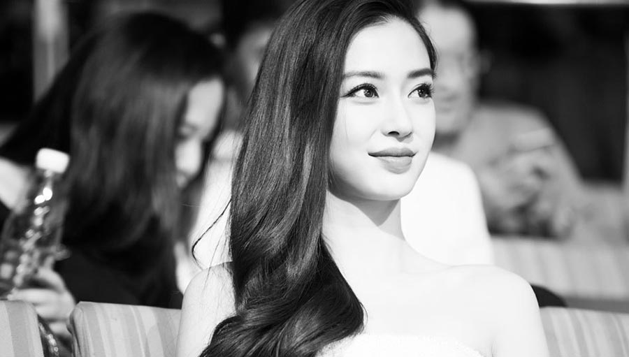 Angelababy receives Annual Leap Award in Beijing