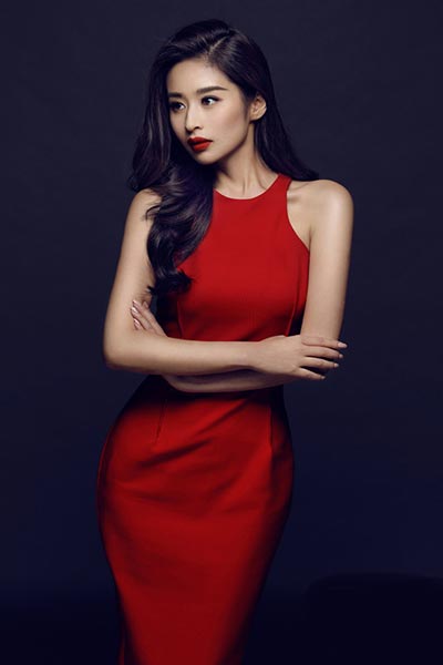 Actress Ying Er poses in red