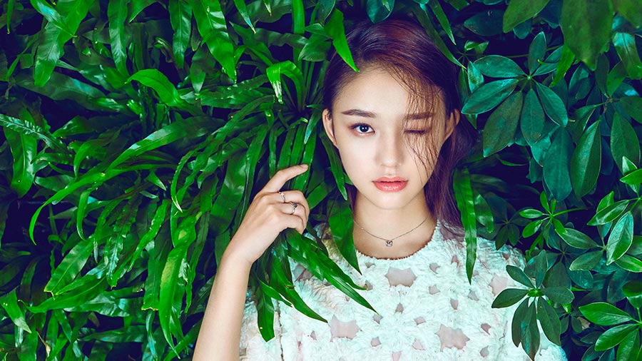 Actress Lin Yun poses for photos