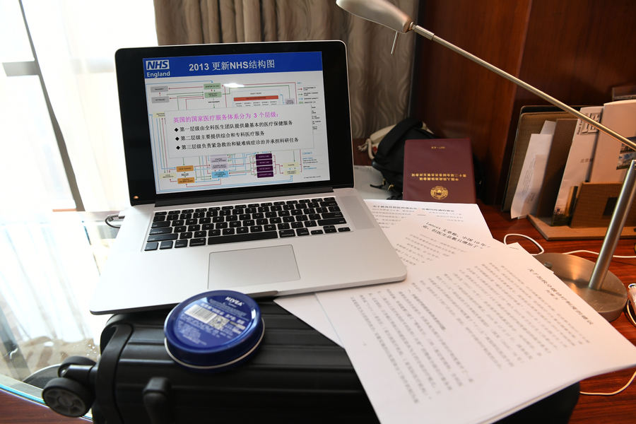 What's in the luggage of NPC deputies and CPPCC members?