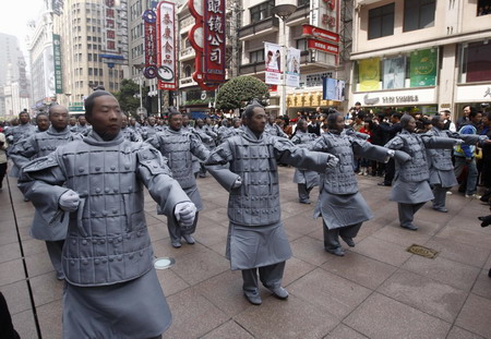 Terracotta warriors perform in Shanghai ahead of Expo