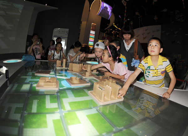 Children enjoy Expo-style summer vacation