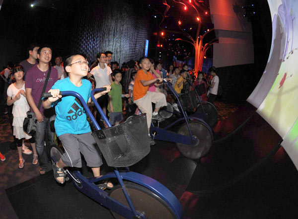 Children enjoy Expo-style summer vacation