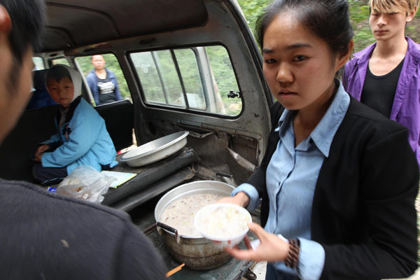 Family feeds quake workers