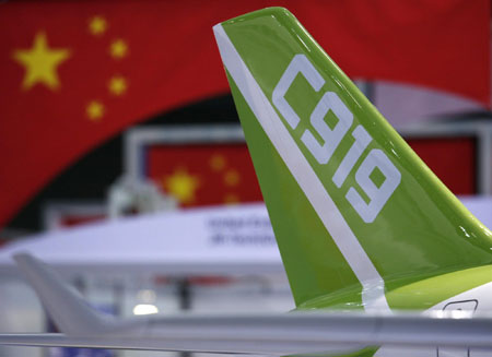 China displays mockup of home-grown jetliner C919