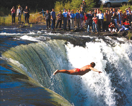 Diver sets world record in waterfalls