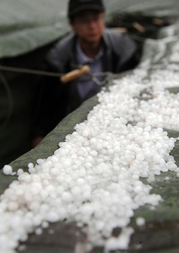 Hail hits quake-hit Yushu