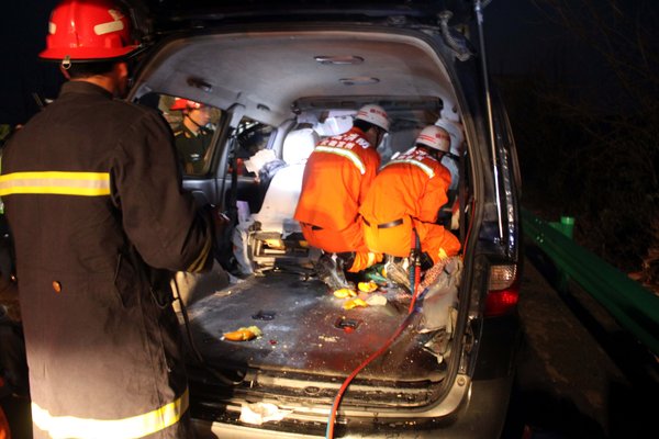 7 dead, 1 injured in pile-up in E China