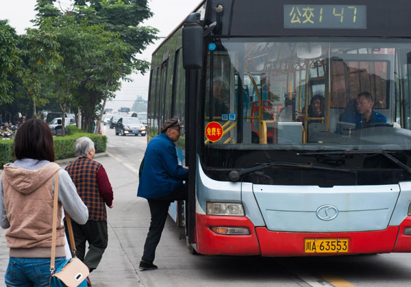 Free bus rides offered to ease road congestion