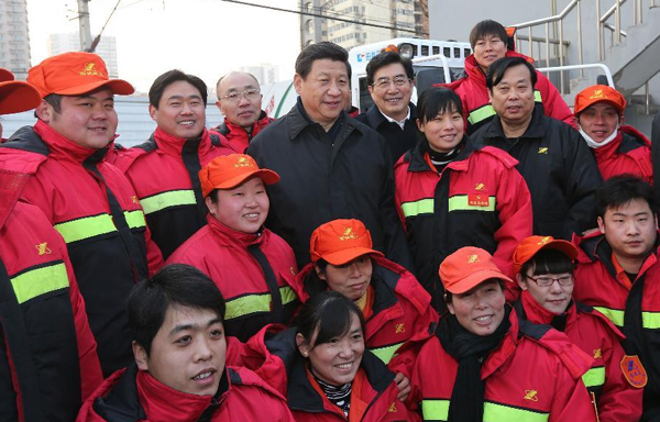 Xi extends festival greetings to workers, police