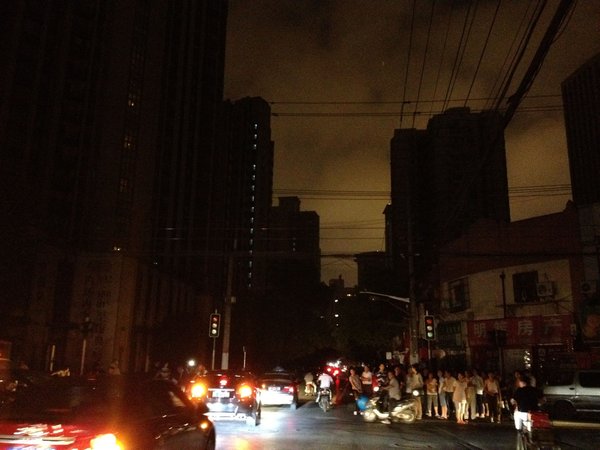 Downtown Shanghai hit by brief blackout