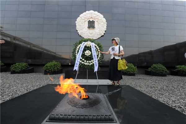 Gathering mourns Nanjing Massacre victims