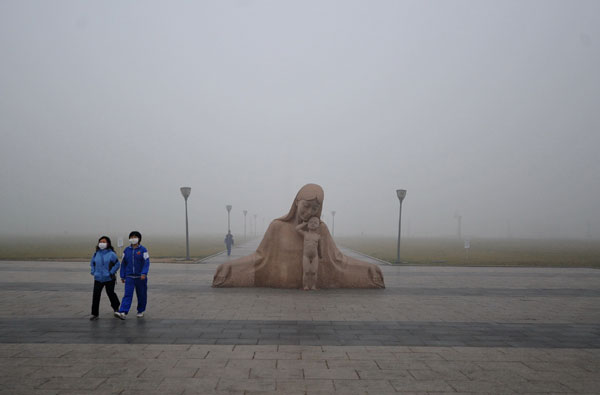 Heavy fog lingers in NE China