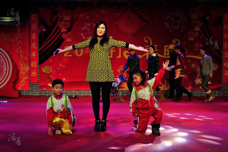 Migrant children at Spring Festival gala