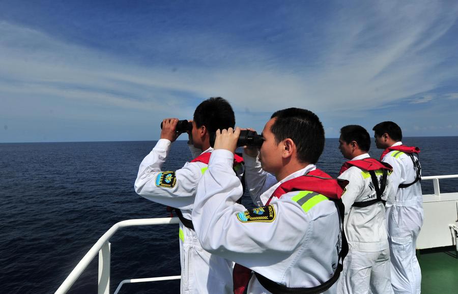 Chinese aircraft, vessels step up search for missing plane