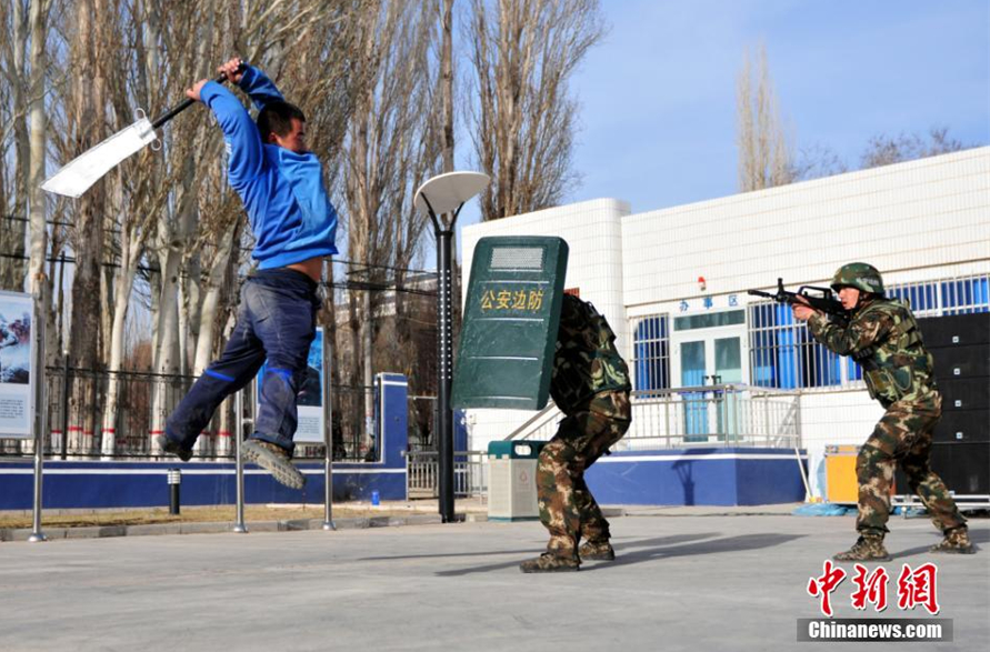 Xinjiang police boost anti-terror tactics