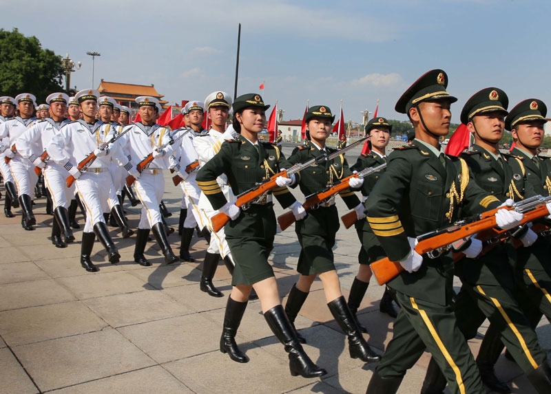 PLA Honor Guard debuts female members