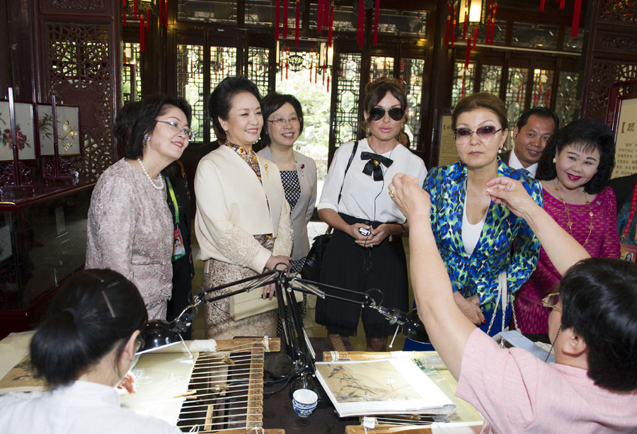 First ladies enjoy Chinese culture