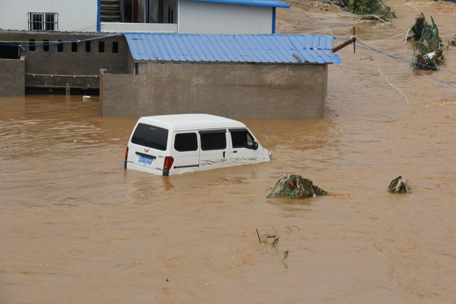 More heavy rain brings chaos to SW China