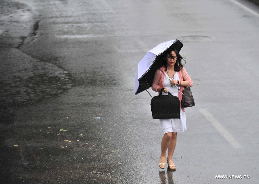 Beijing issues blue warning signal of rainstorm