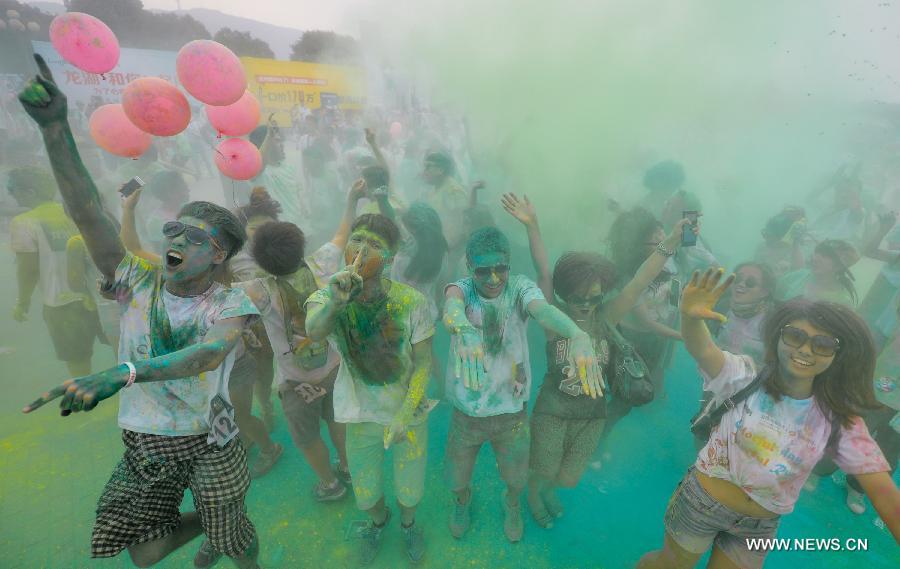 Spotlights of color run in Changsha