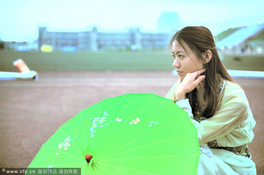 Students go traditional for graduation photos