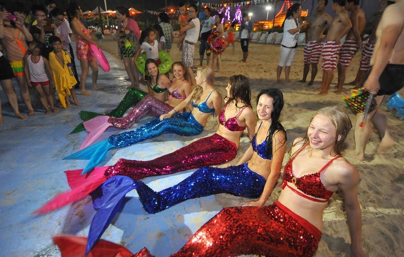 Mermaids splash coolness to Nanjing summer