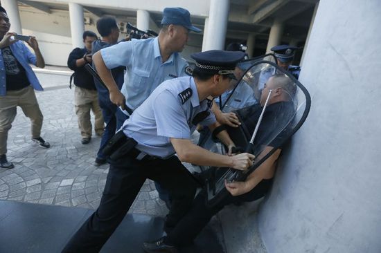 Beijing stages anti-terror drills ahead of holidays