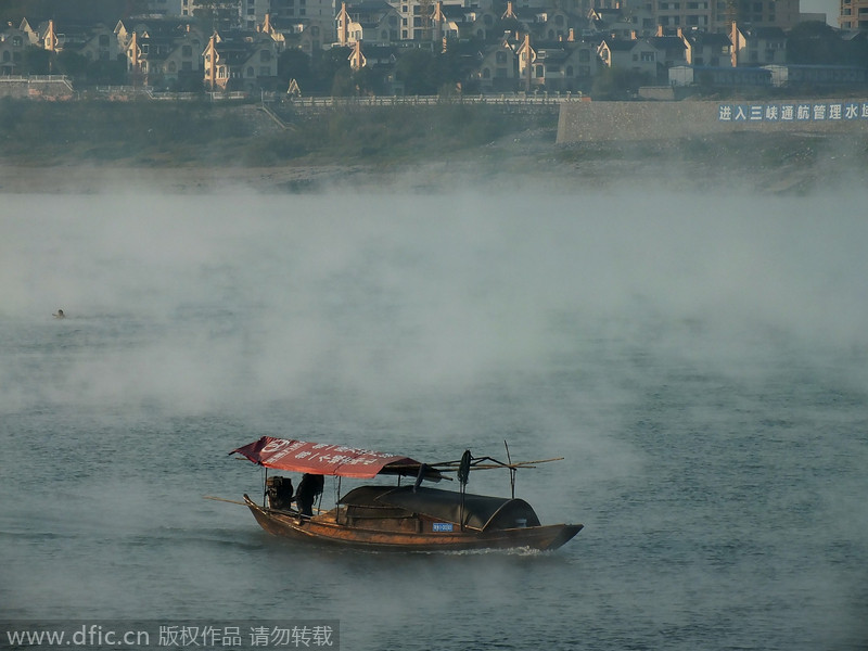 Early mist rises on Yangtze River