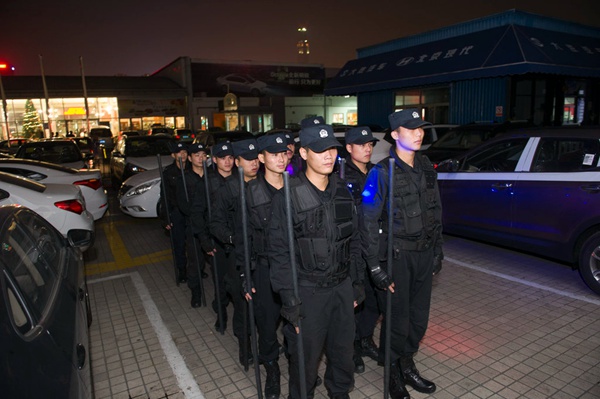 Scramble for cars in Shenzhen with new restriction