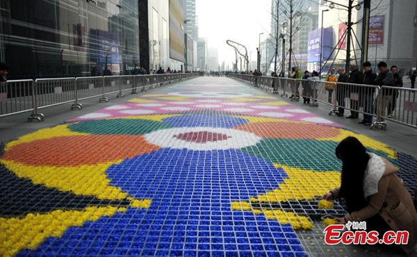 19 tons of candies make beautiful mosaic in Chengdu