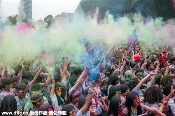 Sea of color at Shenzhen race