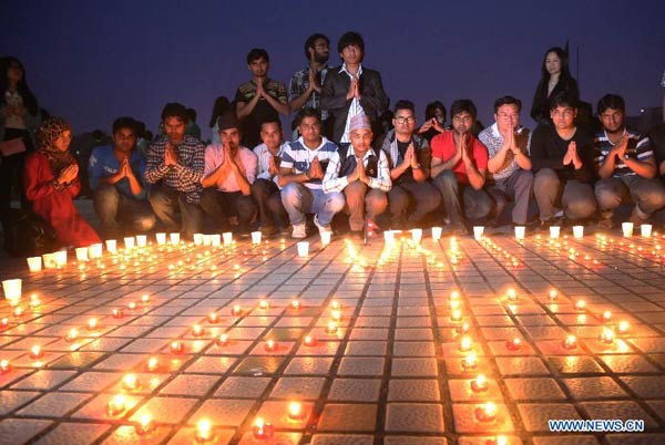 Students pray for people trapped in Nepal earthquake