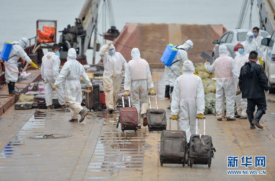 Last reminders: Belongings laid on ship