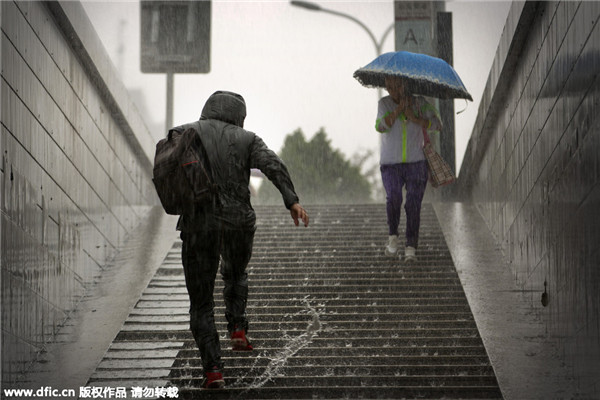 Heavy rain, flood hit many parts of China