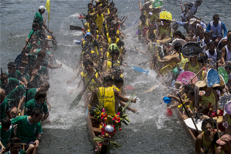 People across China celebrate Dragon Boat Festival