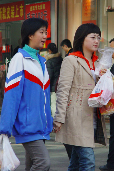 China to regulate students' wearing of school uniform