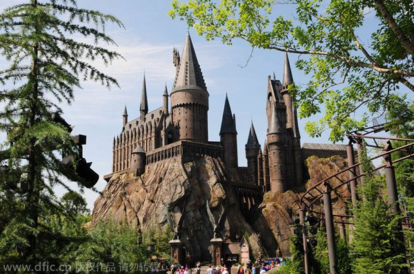 Universal signs deal to open biggest theme park in Beijing